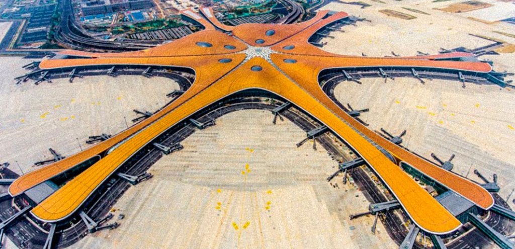 Beijing inaugura mega aeropuerto diseñado por Zaha Hadid